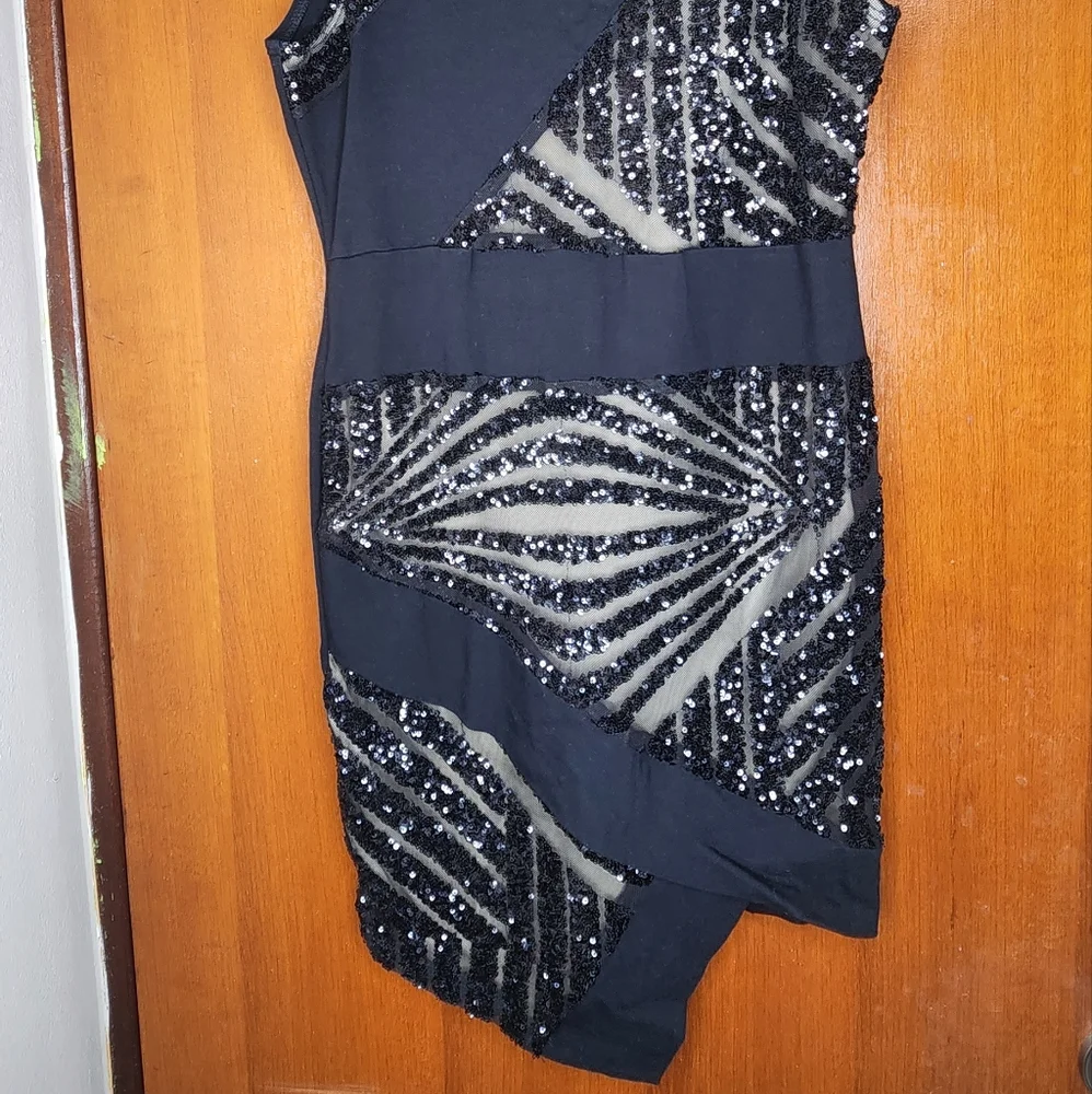 Dress - Picture 4 of 8